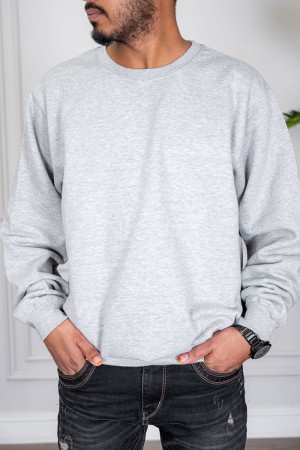 بلوفر رجالي لون رمادي ياقة دائرية و بأكمام طويلة 