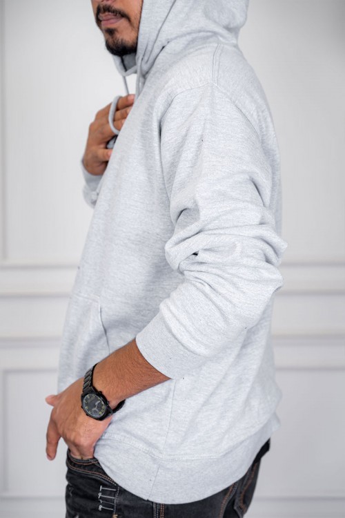 هودي متعدد الألوان ياقة بقبعة متصلة برباط مزين بجيوب الكنغر من الأمام و بأكمام طويلة