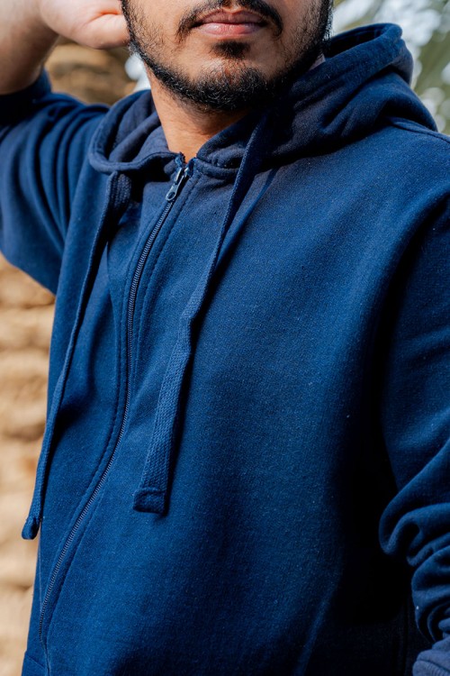 هودي متعدد الألوان ياقة بقبعة متصلة برباط مزين بجيوب الكنغر من الأمام و بأكمام طويلة