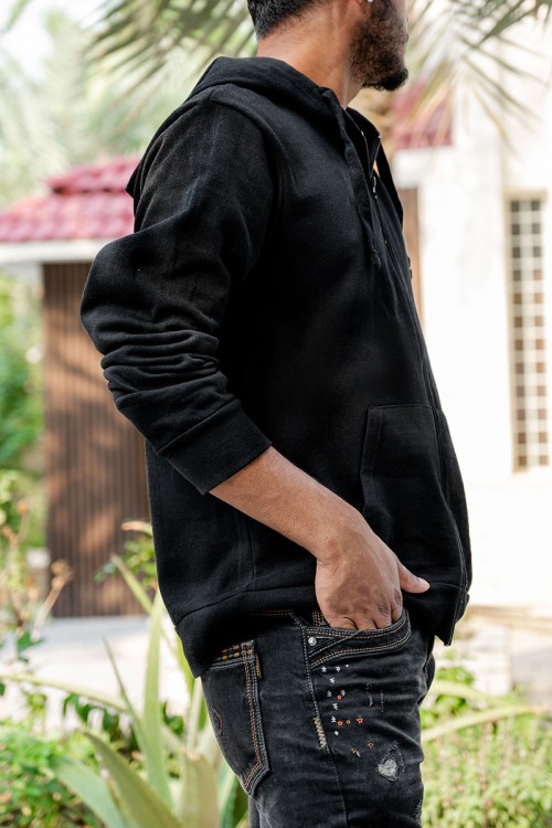 هودي متعدد الألوان ياقة بقبعة متصلة برباط مزين بجيوب الكنغر من الأمام و بأكمام طويلة