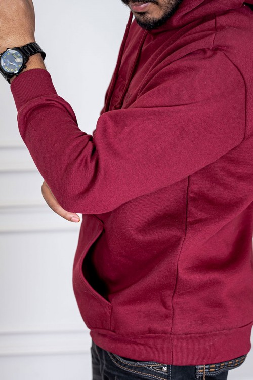 هودي لون عودي ياقة بقبعة متصلة برباط مزين بكتابات و جيوب الكنغر من الأمام و بأكمام طويلة