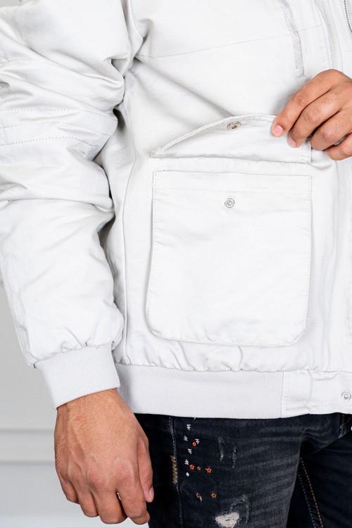 جاكيت رجالي شتوي مبطن لون بيج فاتح بقبعة رأس منفصلة قابلة للتركيب و أكمام طويلة و بجيوب وسحاب من الأمام