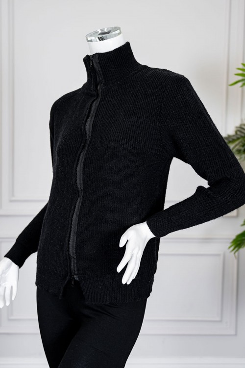 جاكيت نسائي شتوي لون أسود ياقة عالية بسحاب من الأمام و بأكمام طويلة