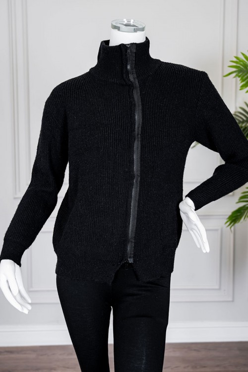 جاكيت نسائي شتوي لون أسود ياقة عالية بسحاب من الأمام و بأكمام طويلة