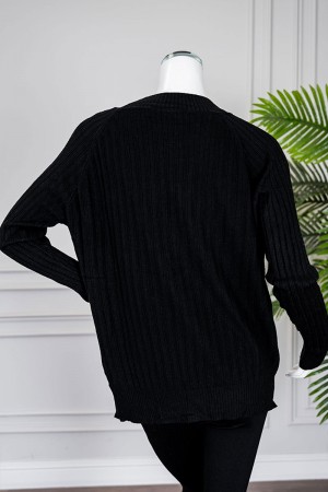 بلوفر نسائي شتوي لون أسود ياقة دائرية و بأكمام طويلة