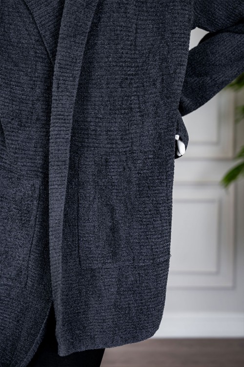 جاكيت نسائي شتوي لون رمادي ياقة بقبعة متصلة بجيوب من الجانبين و بأكمام طويلة