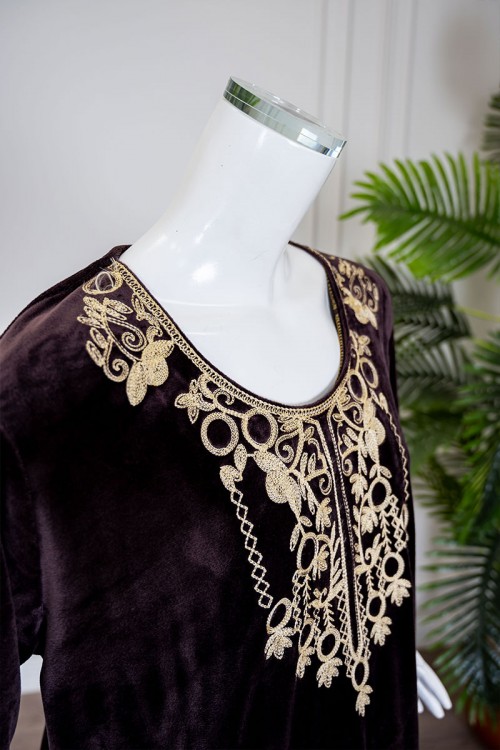 قميص نسائي شتوي بني غامق ياقة دائرية بتطريز ذهبي و بأكمام طويلة