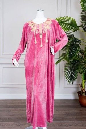 قميص نسائي شتوي وردي ياقة دائرية بتطريز ذهبي و بأكمام طويلة 