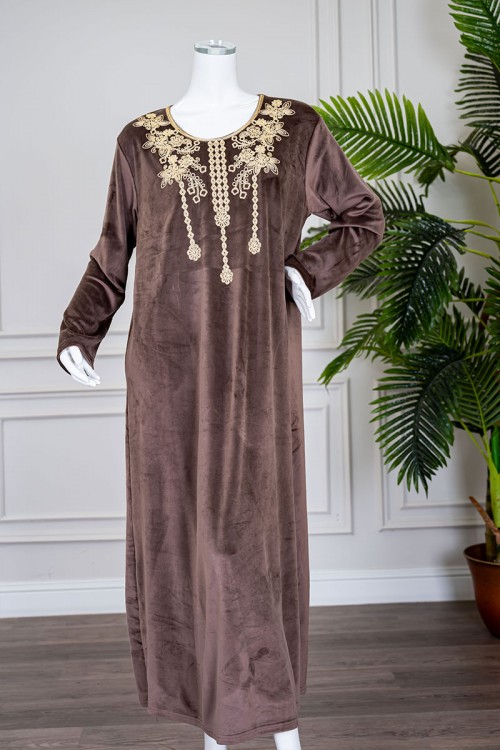 قميص نسائي شتوي لحمي ياقة دائرية بتطريز ذهبي و بأكمام طويلة