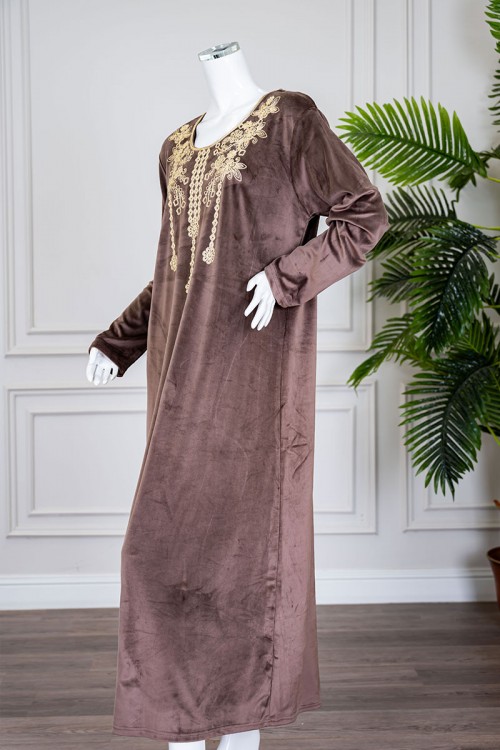 قميص نسائي شتوي لحمي ياقة دائرية بتطريز ذهبي و بأكمام طويلة