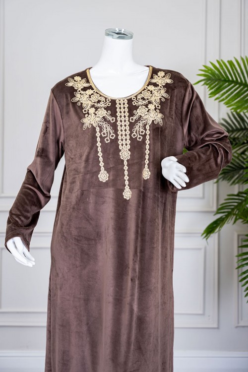 قميص نسائي شتوي لحمي ياقة دائرية بتطريز ذهبي و بأكمام طويلة