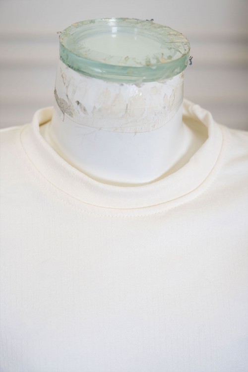 بيجاما بناتي شتوي قطعتين لون بيج فاتح بلوزة بياقة دائرية و أكمام طويلة مع بنطلون طويل