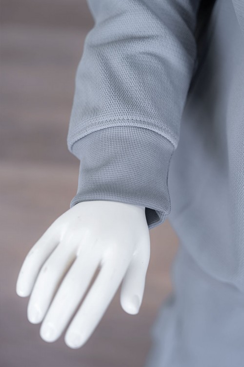 طقم بناتي شتوي قطعتين لون أزرق فاتح بلوزة بياقة دائرية و أكمام طويلة مع بنطلون طويل برباط في الخصر و جيوب من الجانبين