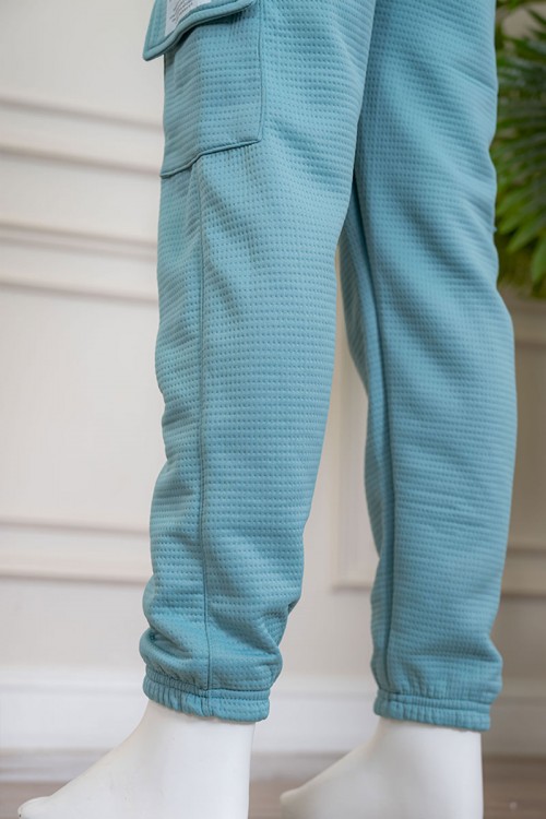 طقم بناتي شتوي قطعتين لون تركواز هودي بقبعة متصلة و بجيوب الكنغر و أكمام طويلة مع بنطلون طويل بجيوب من الجانبين