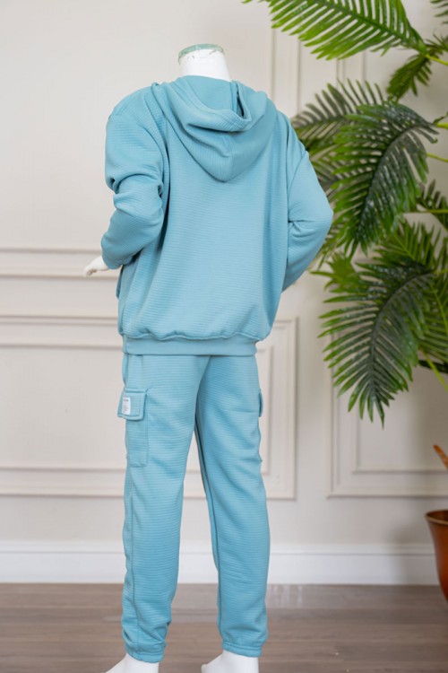 طقم بناتي شتوي قطعتين لون تركواز هودي بقبعة متصلة و بجيوب الكنغر و أكمام طويلة مع بنطلون طويل بجيوب من الجانبين
