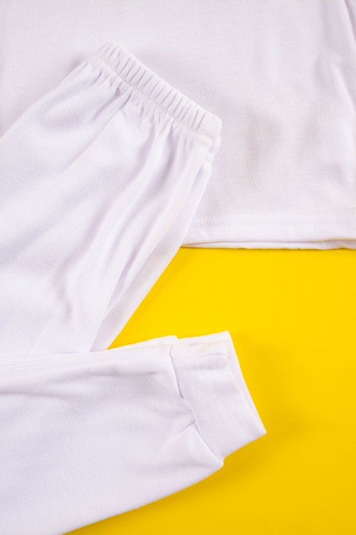 بيجاما ولادي شتوي قطعتين لون أبيض بلوزة بياقة عالية و أكمام طويلة مع بنطلون طويل