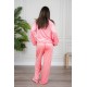 بيجاما نسائية قطعتين لون وردي مزينة بنقوش ياقة بقبعة متصلة و بأكمام طويلة مع بنطلون طويل