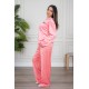 بيجاما نسائية قطعتين لون وردي مزينة بنقوش ياقة بقبعة متصلة و بأكمام طويلة مع بنطلون طويل