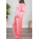 بيجاما نسائية قطعتين لون وردي مزينة بنقوش ياقة بقبعة متصلة و بأكمام طويلة مع بنطلون طويل