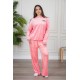 بيجاما نسائية قطعتين لون وردي مزينة بنقوش ياقة بقبعة متصلة و بأكمام طويلة مع بنطلون طويل