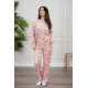 بيجاما نسائية قطعتين لون وردي مزينة بكتابات ورسومات ياقة دائرية و بأكمام طويلة مع بنطلون طويل