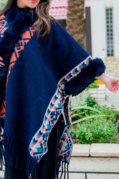 شال نسائي شتوي لون أزرق بنقوش ملونة