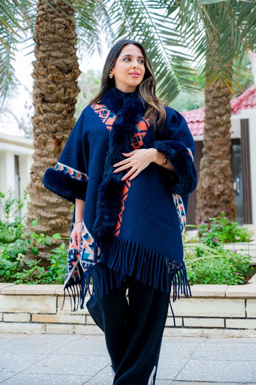 شال نسائي شتوي لون أزرق بنقوش ملونة