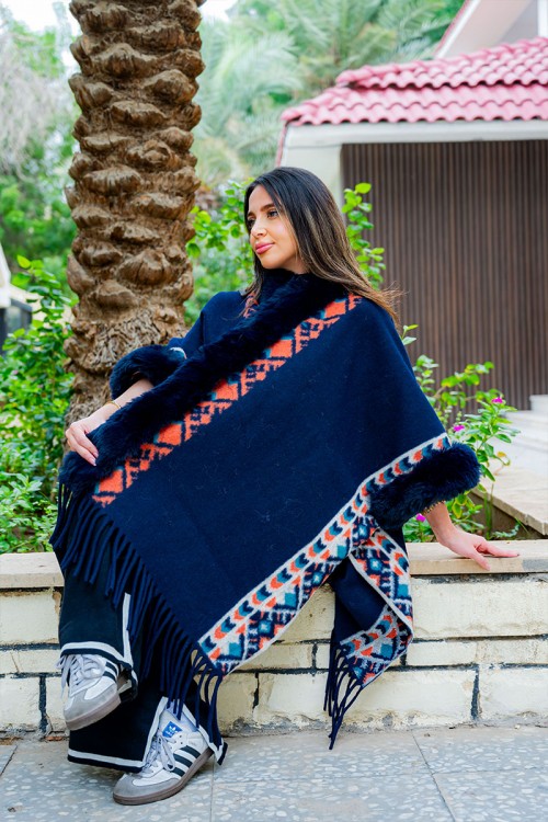 شال نسائي شتوي لون أزرق بنقوش ملونة