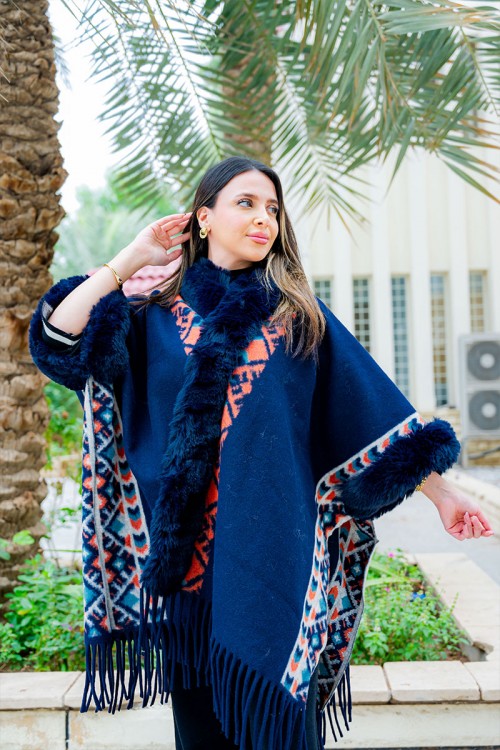 شال نسائي شتوي لون أزرق بنقوش ملونة