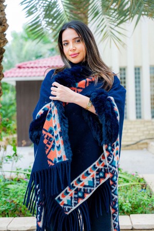 شال نسائي شتوي لون أزرق بنقوش ملونة