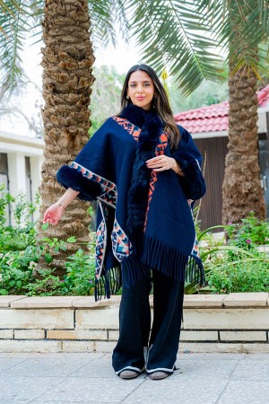 شال نسائي شتوي لون أزرق بنقوش ملونة