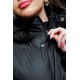 جاكيت نسائي شتوي لون أسود مبطن من الداخل بقبعة من الفرو منفصلة و أكمام طويلة بجيوب و سحاب من الأمام