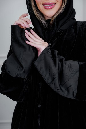 عباية شتوية سوداء من المخمل مع طرحة  أناقة فاخرة ولمسة أنثوية راقية 