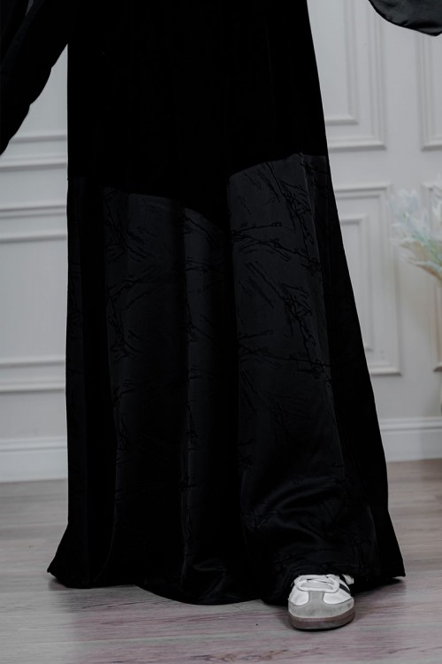 عباية شتوية سوداء من المخمل مع طرحة  أناقة فاخرة ولمسة أنثوية راقية