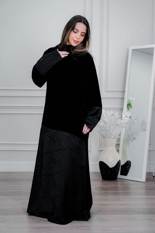 عباية شتوية سوداء من المخمل مع طرحة  أناقة فاخرة ولمسة أنثوية راقية