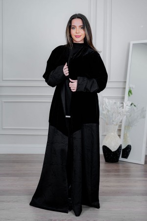 عباية شتوية سوداء من المخمل مع طرحة  أناقة فاخرة ولمسة أنثوية راقية 