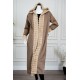 فروة نسائية شتوية طويلة لون بني بقبعة متصلة مزينة بفرو باللون البيج الفاتح في الأطراف