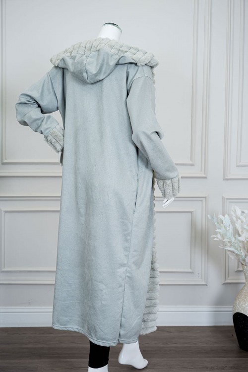 فروة نسائية شتوية طويلة لون سماوي مزينة بالفرو في الأطراف