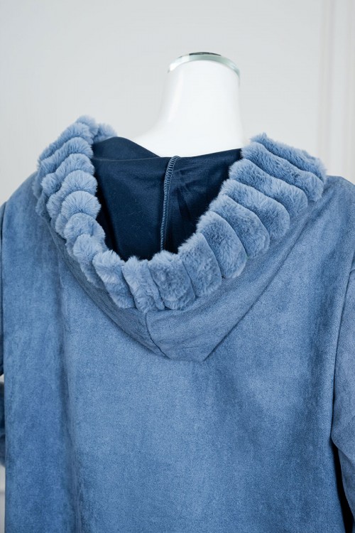 فروة نسائية شتوية طويلة لون أزرق مزينة بالفرو في الأطراف