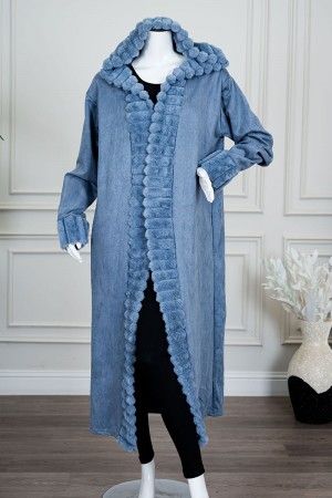 فروة نسائية شتوية طويلة لون أزرق مزينة بالفرو في الأطراف