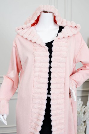 فروة نسائية شتوية طويلة لون وردي مزينة بالفرو في الأطراف