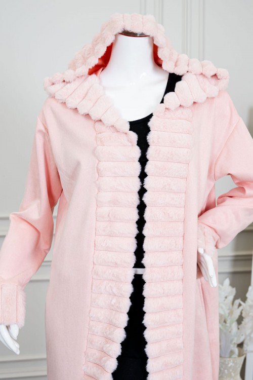 فروة نسائية شتوية طويلة لون وردي مزينة بالفرو في الأطراف