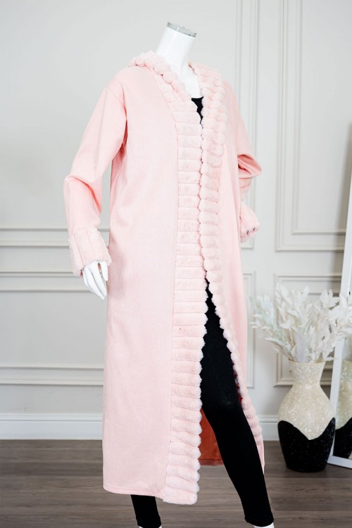 فروة نسائية شتوية طويلة لون وردي مزينة بالفرو في الأطراف