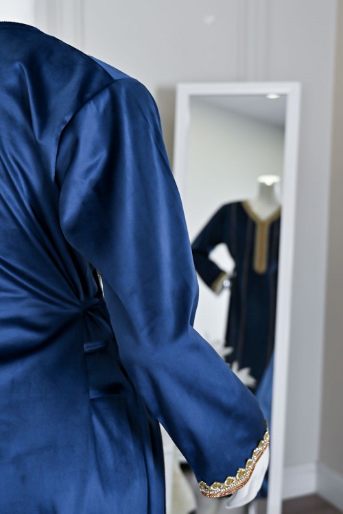 جلابية-نسائية-طويلة-شمواه-لون-كحلي-مزينة-بكلفة-باللون-الذهبي-