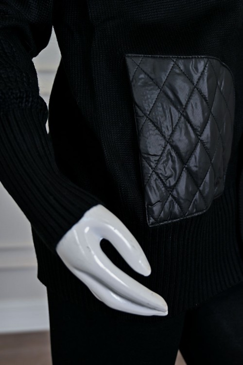 بلوزة نسائي شتوي أسود بسحاب أمامي وقبعة وجيوب مبطنة بنقشة مربعات