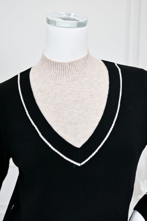 بلوزة نسائية شتوية سوداء بياقة V مع تنسيق داخلي بلون بيج