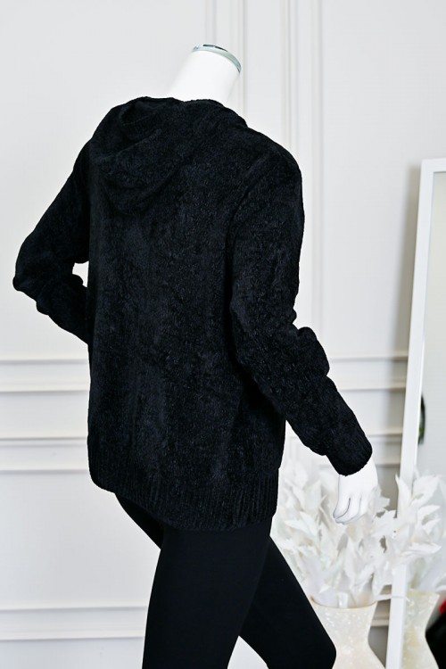 بلوزة نسائية شتوية صوف سوداء بقبعة وسحاب أمامي