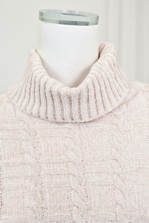 بلوزة نسائية شتوية لون بيج فاتح صوف بياقة عالية 