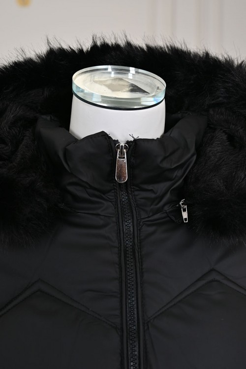 جاكيت نسائي شتوي لون أسود بقبعة منفصلة بفرو قابلة للتركيب و بسحاب و جيوب من الأمام