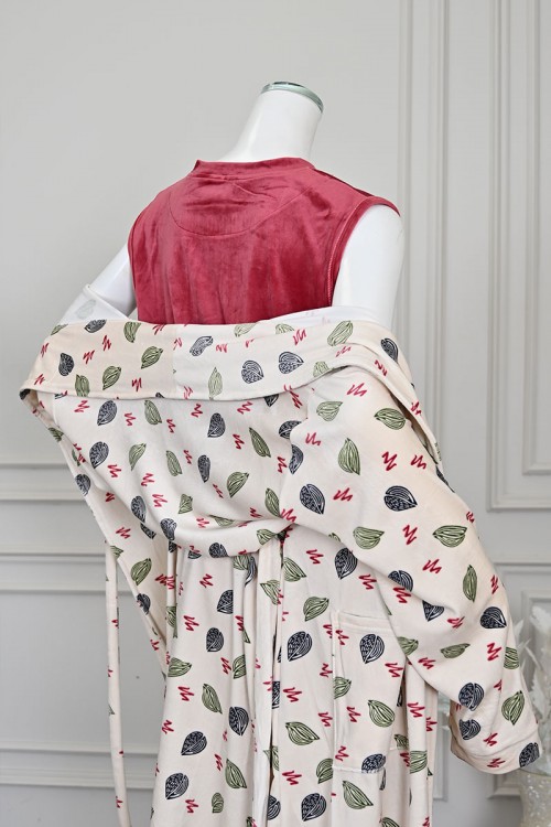 بيجاما نسائية شتوية 3 قطع بلوزة داخلية لون وردي بياقة دائرية بدون أكمام